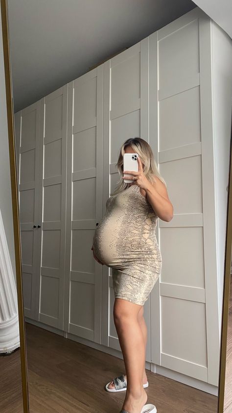 Cute Pregnancy Pictures, Tammy Hembrow, Pregnancy Pictures, Pregnant Model, Pregnancy Fashion, Preggo Fashion, Pretty Pregnant, Maternity Pictures, Maternity Fashion