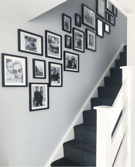 Staircase Picture Wall, Picture Wall Staircase, Stair Photo Walls, Gallery Wall Ideas Stairs, Stairway Pictures, Staircase Photos, Gallery Wall Stairs, Staircase Gallery Wall, Stairway Gallery Wall