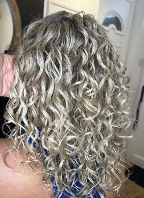 Copper Blonde Hair, Hair Perm, Copper Blonde, Medium Length Hair With Layers, Permed Hairstyles, Sporty Hairstyles, Angle Grinder, Curly Hair Cuts, Layered Hair