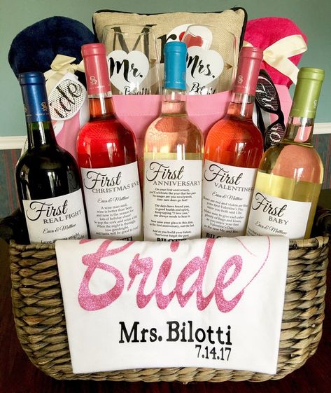 Bridal Shower Baskets, Diy Bridal Shower Gifts, Basket Gift Ideas, Wine Basket, Bridal Shower Wine, Bridal Shower Gifts For Bride, Wine Gift Baskets, Wine Baskets, Bridal Shower Diy