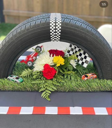 Race Car Table Decor, Cars Table Decorations, Grenada Wedding, Gala Centerpieces, Car Centerpieces, Vintage Race Car Birthday, Vintage Car Party, Car Table, Car Birthday Theme