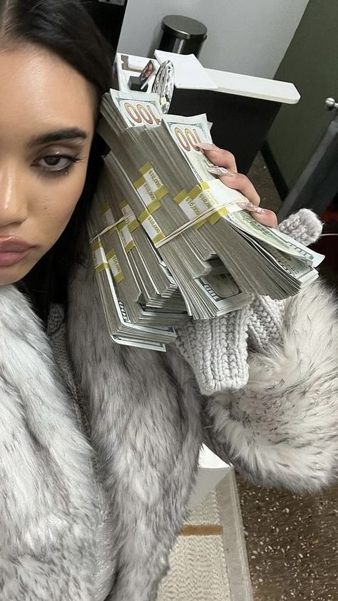 Y2k Money Aesthetic, Money Female Aesthetic, Money Income Aesthetic, Stack Of Money In Hand, Investment Banking Aesthetic Women, Money Inspo Pics, Baddie With Money, Money Aesthetic Canada, Getting Money Aesthetic