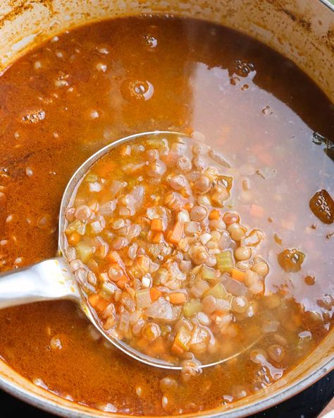 Greek Lentil Soup - im a foodie Greek Lentil Soup Recipe, Greek Lentil Soup, Low Fat Soups, Easy Chilli, Lentil Soup Recipe, Soy Chicken, Garlic Soup, Lentil Soup Recipes, Carrot Salad