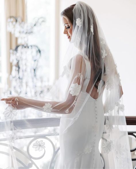 Bride Hack: Your veil can totally dictate the vibe of your dress✨ Our @tonifedericiveils trunk show is in store through May 26th🤍 Book your styling appointment with the link in our bio to view this customizable collection!! Bride Hacks, Romantic Wedding Veil, Vogue Bridal, Wedding Veil Styles, Fingertip Length Veil, Fingertip Wedding Veils, Embroidered Leaf, Midi Wedding Dress, Veil Length