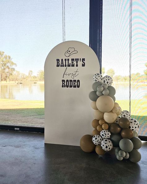 My First Rodeo Backdrop, 1st Birthday Rodeo Theme, First Rodeo Backdrop, Cowboy Balloon Garland, Rodeo Backdrop, First Birthday Theme Boy, Cowboy First Birthday, 1st Rodeo, Rodeo Birthday Parties