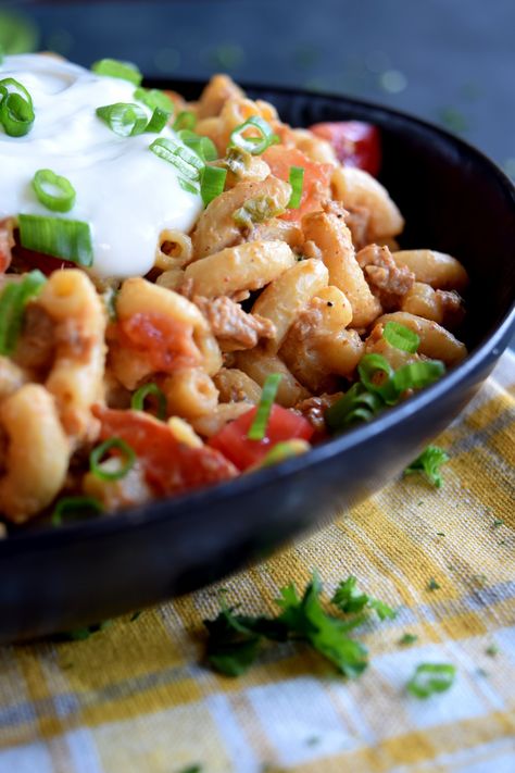 Meatless Skillet Taco Pasta - Lord Byron's Kitchen Veggie Ground Recipes, Meatless Taco, Round Pasta, Ground Recipes, Spicy Pasta, Vegetarian Chicken, Taco Pasta, Easy One Pot Meals, Vegetarian Pasta