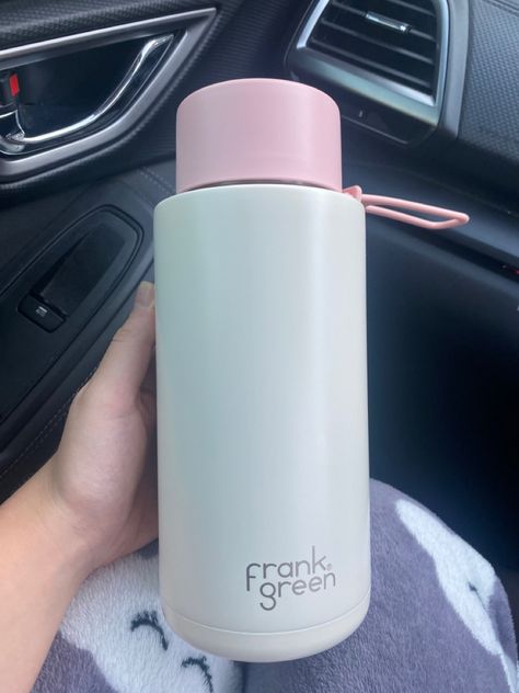 Imogen Core, Preppy Frank Green, Frank Green Pink And White, Frank Green Aesthetic, Aesthetic Frank Green, Frank Green Water Bottle Aesthetic, White Frank Green, Frank Green Drink Bottle Aesthetic, Pink Aesthetic Water Bottle