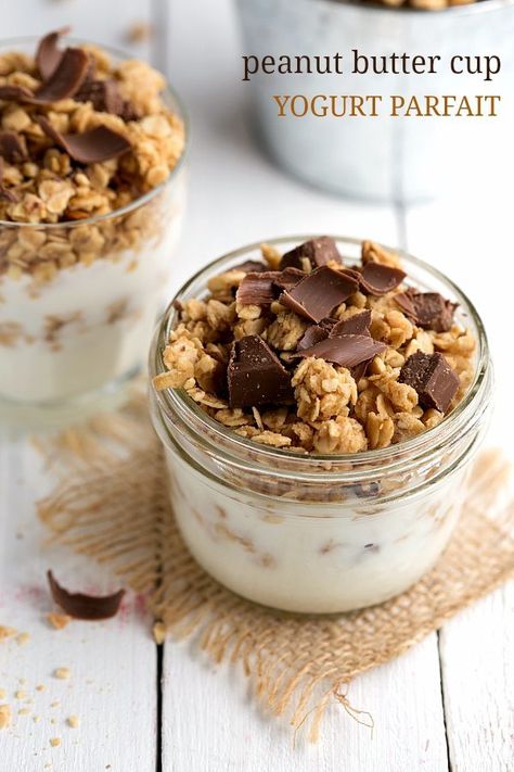 Peanut Butter Greek Yogurt Parfait, Chocolate Granola Parfait, Yogurt Parfait Peanut Butter, Yogurt Parfait Jar, Peanut Butter Yogurt Parfait, Parfait Toppings, Oatmeal Parfait, Peanut Butter Parfait, Granola And Yogurt