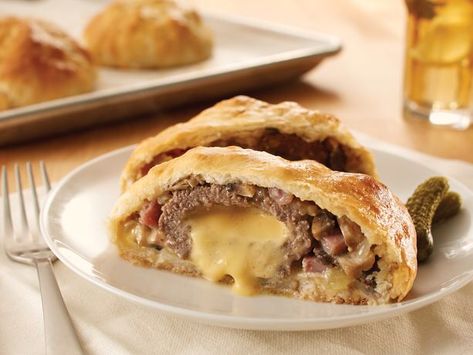 Burger Wellington | General Mills Convenience and Foodservice Burger Wellington, Bowl Party Food, Mushroom Burger, Biscuit Recipes, Menu Inspiration, General Mills, Beef Wellington, Flaky Crust, Beef Recipe