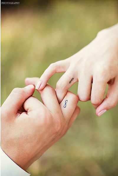 Men Infinity Tattoo, Infinity Tattoo On Ring Finger, Small Tattoo For Couple, Infinity Hand Tattoo, Infinity Tattoo Finger Small, Couple Infinity Tattoo, Finger Infinity Tattoo, Infinity Tattoo Couples, Infinity Matching Tattoos