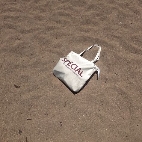 Tote Bag Aesthetic, Bag Aesthetic, Instagram Beach, Aesthetic Beach, Bags Aesthetic, Branding Photoshoot, White Sand, Beach Photos, Product Photography