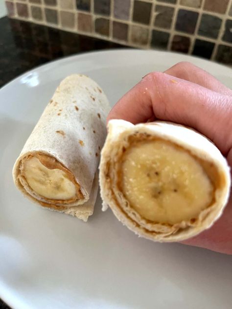 Discover the perfect snack with our Peanut Butter Banana Tortilla Wrap! Easy to prepare, this delicious recipe blends creamy peanut butter and bananas in a tortilla for a nutritious treat. Honey Wrap, 21 Day Fix Breakfast, Banana Honey, Healthy Summer Snacks, Breakfast Banana, Banana Peanut Butter, Beachbody Recipes, Lunch Wraps, Healthy Wraps