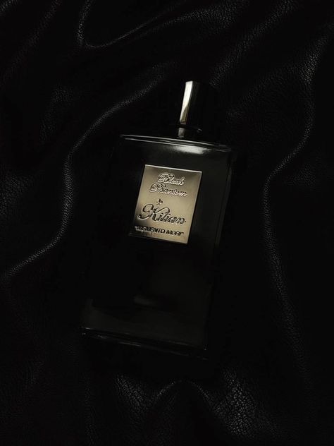 Black Phantom Kilian, Black Perfume, By Kilian, Scent Bottle, Mon Cheri, Aesthetic Pics, Pic Ideas, Back To Black, Dark Aesthetic