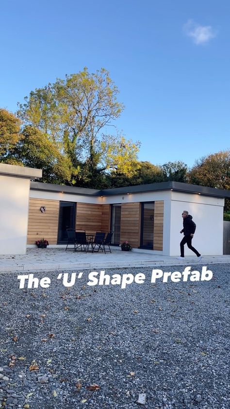 Kerry Tarnow | Touring the Pod 52 U Shape - a 2 bedroom 1 bathroom Prefab Home with a U shape design resulting in a courtyard space on the front. Built... | Instagram Cabin Layout, Modular Home, The Mod, Modular Homes, Prefab Homes, 2 Bedroom, Shape Design, House Tours, Steel Frame