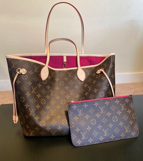 Lv Bag Neverfull, Aesthetic Louis Vuitton, Louis Vuitton Neverfull Outfit, Vision Manifestation, Louis Vuitton Aesthetic, Tote Bag Outfit, Luxury Tote Bags, Lv Neverfull, Dream Bags