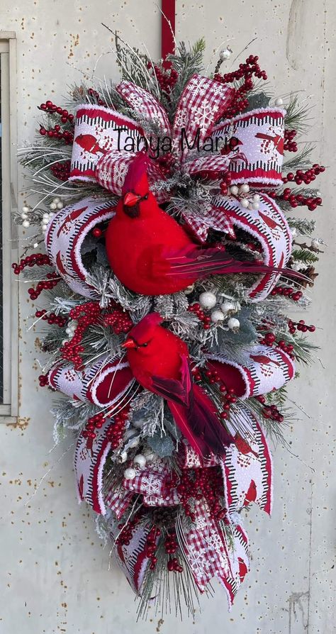 Cardinal Christmas Wreath Ideas, How To Make Teardrop Wreath, Teardrop Wreath Diy, Christmas Wreaths With Cardinals, Cardinal Wreath Diy, Christmas Cardinal Wreath, Christmas Teardrop Wreath, Cardinal Christmas Wreath, Christmas Wreaths With Candles