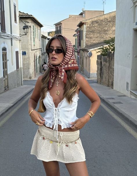 Keinemusik Outfit Women, Nice France Outfits Summer, Ushuaia Ibiza Outfits, Halter Top Outfit, Europe Fits, Spain Outfit, Greece Outfit, Thailand Fashion, European Summer Outfits