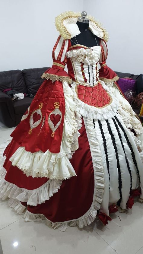 Queen Of Hearts Haute Couture, Queen Of Hearts Doll, Queen Of Hearts Ball Gown, Queen Of Hearts Outfit Ideas Modern, The Queen Of Hearts Aesthetic, Queen Of Hearts Costume Aesthetic, Alice In Wonderland Queen Of Hearts, Sakizou Cosplay, Queen Of Hearts Outfit Ideas