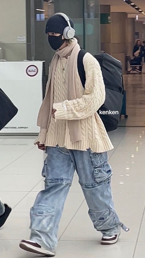 Hyunjin Photoshoot, Korean Outfits Kpop, Straykids Hyunjin Photoshoot, Straykids Hyunjin, Hwang Hyunjin, Airport Outfit, Kpop Outfits, Men Fashion, Look Fashion