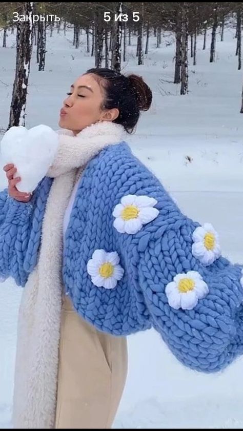 Photo Possess, Ball Crochet, Crochet Feather, Crochet Hoodie, Hand Knit Blanket, Crochet Tutorial Pattern, Sweater Cropped, Finger Knitting, Crochet Fashion Patterns