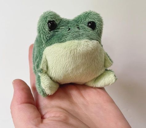 Diy Frog Stuffed Animal, Frog Stuffy Pattern, Frog Plush Sewing Pattern, Mini Frog Plush Pattern, Homemade Frog Plush, Micro Pigs, Duck Toy, Frog Drawing, Pinterest Diy Crafts