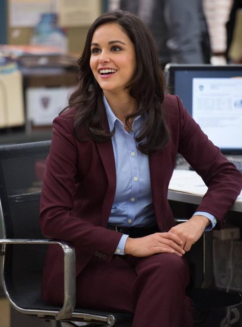 I'm Amy?! Which Brooklyn Nine Nine Character Are You Maroon Suit, Jake And Amy, Melissa Fumero, Brooklyn 9 9, Amy Santiago, Brooklyn 99, Brooklyn Nine Nine, Serie Tv, Work Outfit