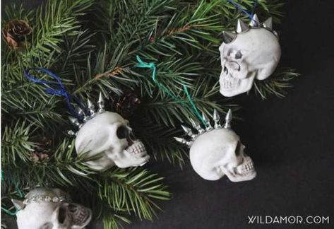 Christmas Skulls, Skull Ornaments, Black Christmas Decorations, Halloween Christmas Tree, Scary Christmas, Spooky Christmas, Gothic Christmas, Creepy Christmas, Dark Christmas