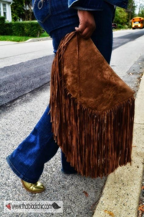 Anthropologie Diy, Diy Fringe, Diy Interior Design, Clutch Tutorial, Leather Fringe Purse, How To Make Leather, Fringe Clutch, Fringe Handbags, Tutorials Diy