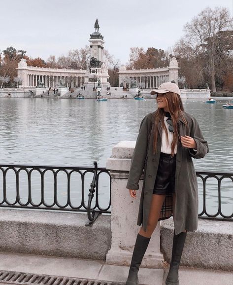 Spain Winter, Barcelona Outfits, Madrid Outfits, Shein Fits, Madrid Travel, Spain Fashion, Europe Photos, Winter Fit, Seville Spain