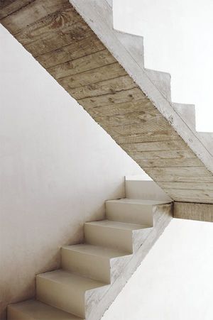 Stairs To Heaven, Concrete Staircase, Decoration Beton, Building Stairs, Escalier Design, Beton Design, Concrete Stairs, Stair Steps, Interior Stairs