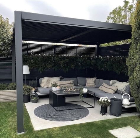 Beautiful Pergola, Modern Patio Design, Balkon Decor, Screen Outdoor, Dream Life House, Patio Garden Design, Privacy Screen Outdoor, Modern Patio, Outdoor Decor Backyard