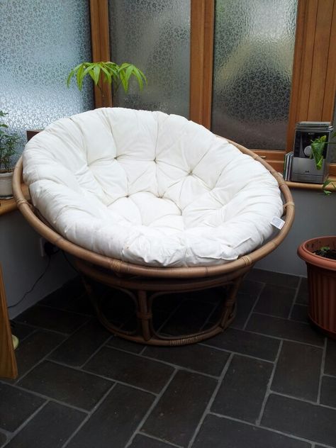 Round wicker chair - perfect for snuggling up on with a great book. Comfy Wicker Chair, Round Chair Bedroom, Big Round Chair, Round Wicker Chair, Clear Dining Chairs, Living Room Wallpaper, Basket Chair, Wicker Bedroom, Outdoor Furniture Chairs