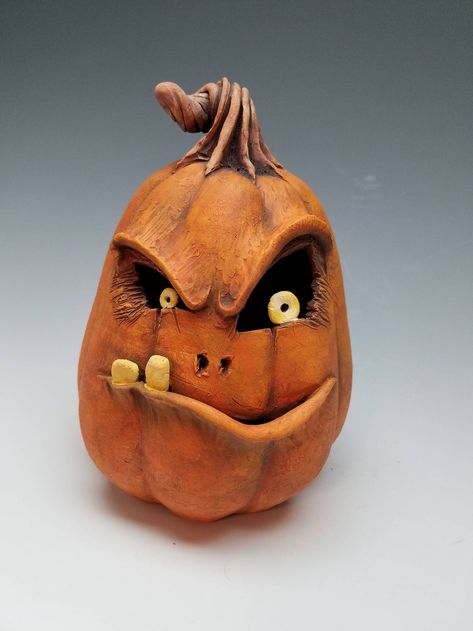 Halloween Eye Decorations, Pumpkin Sculpture Clay, Halloween Sculptures Polymer Clay, Ceramic Pumpkins Ideas, Ceramic Jack O Lantern, Fall Ceramic Ideas, Clay Scarecrow, Pottery Pumpkins, Pottery Halloween