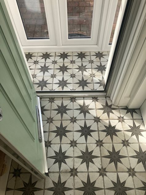 Star Floor Tiles, Hall Tiles, Entryway Tile, Entryway Flooring, Star Tile, Floor Wallpaper, Flat Ideas, Tile Wallpaper, Interiors Dream