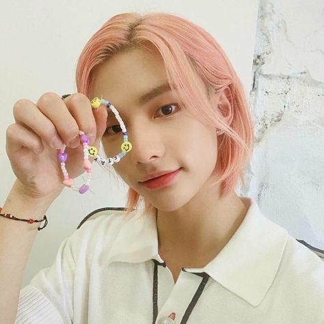 Pink Hyunjin, Keychains Diy, Beaded Glasses, Keychain Design, Pink Pink, Pretty Pink, Pretty In Pink, Selfies, Pretty People