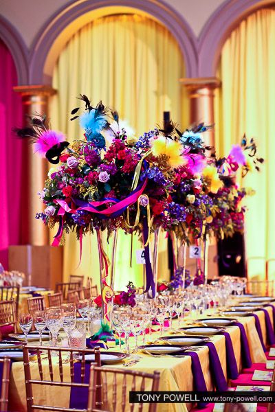 "Festa della Donna" Italian themed table centerpieces. Carnival Party Theme, Carnival Centerpieces, Masquerade Ball Party, Gala Themes, Carnival Decorations, Circus Wedding, Masquerade Theme, Prom Themes, Gala Ideas