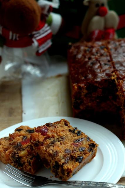 The Informal Chef: Boiled Fruitcake -The Easiest Fruitcake Ever 杂果蛋糕 Christmas Fruit Cake Recipe, Easy Christmas Cake Recipe, Best Fruit Cake Recipe, Christmas Fruitcake, Fruit Cake Recipe Easy, Boiled Fruit Cake, Cake Recipes Without Oven, Fruit Cake Recipe Christmas, Christmas Fruit Cake