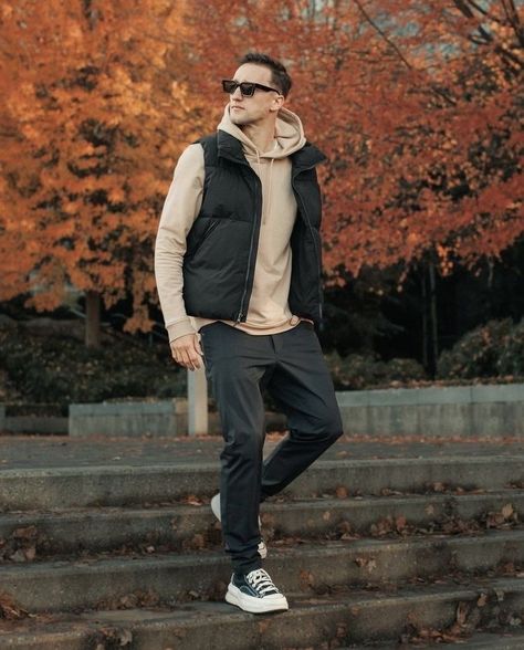 Mens Outfits Vest, Wander Outfit, Vest Outfits Men, Puffer Vest Outfit, Stylish Fall Outfits, Beige Outfit, Fall Outfits Men, Fashion Trends Winter, Winter Outfits Men