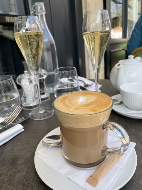 Champagne Restaurant, Latte Aesthetic, Champagne Breakfast, Champagne Brunch, Breakfast Coffee, Book Aesthetics, Aesthetic Pinterest, Coffee Latte, Fashion Aesthetic