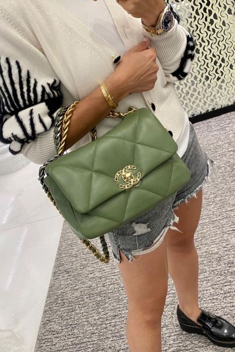 Chanel 19 Bag Outfit, Chanel 19 Flap Bag, Sweater Purse, Chanel 19 Bag, Chanel Mini Flap Bag, Casual Handbags, Chanel 19, Chanel Flap Bag, Chanel Inspired