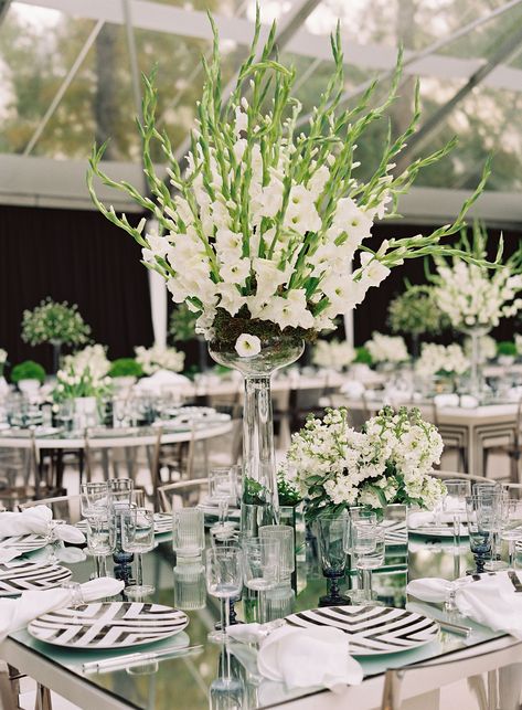 Gladiolus Wedding Flowers, Gladiolus Centerpiece, Gladiolus Wedding, Tall Floral Centerpieces, Wedding Flower Arrangements Table, Blooming Branches, White Floral Centerpieces, Floral Arch Wedding, Tall Wedding Centerpieces