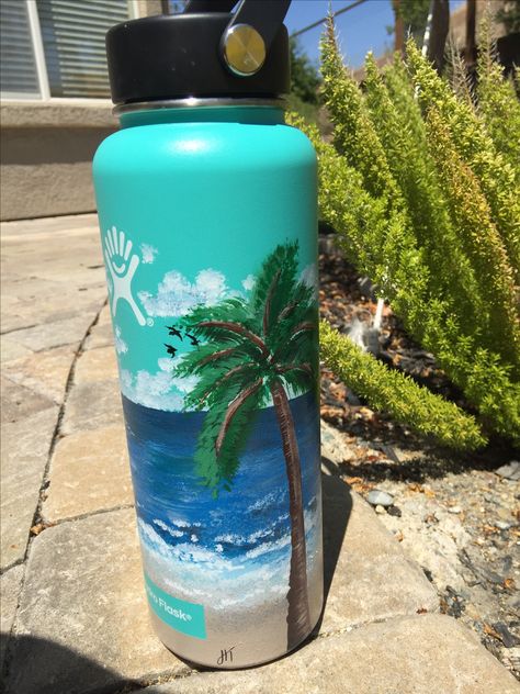 DIY Hydro Flask #3 Hydroflask Painting, Hydro Painting, Flask Art, Custom Hydro Flask, Copo Starbucks, Water Bottle Art, Hydro Flask Bottle, Hydro Flask Water Bottle, Trendy Water Bottles