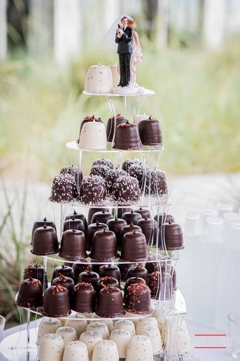 Snack Station, Wedding Cake Pictures, Party Setup, Wife To Be, Silver Party, Stunning Wedding Dresses, Candy Bar, Winter Wedding, Boho Wedding