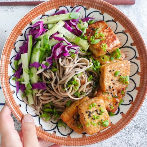 This Teriyaki Soba Noodle combines chewy soba noodles with teriyaki tofu and freshly pickled cucumber and red cabbage. Satisfying and vibrant! Soba Noodles With Tofu, Noodles With Tofu, Soba Noodle Bowl, Sweet Teriyaki Sauce, Teriyaki Noodles, Asian Breakfast, Salmon Rice Bowl, Pickled Cucumber, Teriyaki Tofu