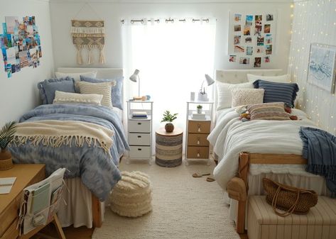 Boho Western Dorm Room Ideas, Western Boho Dorm Room, Coastal Cowgirl Dorm Room Ideas, Dorm Room Asthetics Ideas, Blue Western Bedroom, Boho Dorm Room Decor Ideas, Country Dorm Room Ideas, Uvm Dorm, Cozy Dorm Room Aesthetic