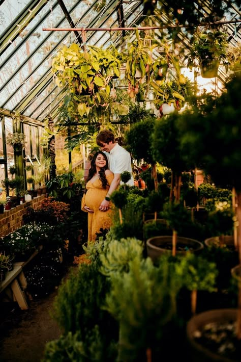 Plant Maternity Shoot, Farmers Market Maternity Shoot, Plant Nursery Photoshoot, Greenhouse Photoshoot Family, Greenhouse Maternity Photoshoot, Botanical Maternity Shoot, Greenhouse Photoshoot, Greenhouse Maternity Shoot, Maternity Photos Garden