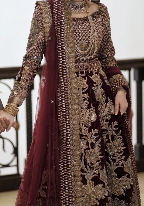 Fashion For Beginners, Shadi Ideas, Bridle Dress, Stylish Lehenga, Bridal Things, Pakistan Bridal, Desi Clothing, Latest Bridal Lehenga, Heavy Dresses