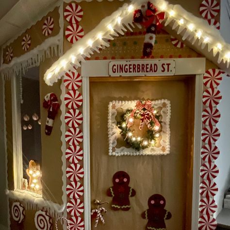 Gingerbread Office Door Decorations, Gingerbread House Office Decorations, Classroom Door Ideas Christmas, Gingerbread Door Decorations, Christmas Hallways, Gingerbread Office, Gingerbread Porch, Gingerbread House Door, Gingerbread Playhouse