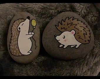 Paint Hedgehog, Hedgehog Rock Painting, Hedgehog Drawing, Drawing Rocks, Painted River Rocks, Snail Art, Hedgehog Gifts, Balloon Painting, Painted Rock Animals