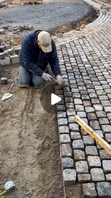 Watling Reclamation on Instagram: "When a customer buys a vast amount of granite cobbles, and is kind enough to let us watch as they're laid in their new home!  Stay tuned as we follow this amazing project 😃 #cobblestones #setts #driveway #reclaimedstone #reclamation #salvage #reclaimed #gardendesign #patience #straightlines #taptap #paving" Driveway Paving Stones, Cobblestone Patio, Cobblestone Paving, Cobblestone Pavers, Modern Driveway, Cobblestone Driveway, Diy Driveway, Stone Garden Paths, Outdoor Paving